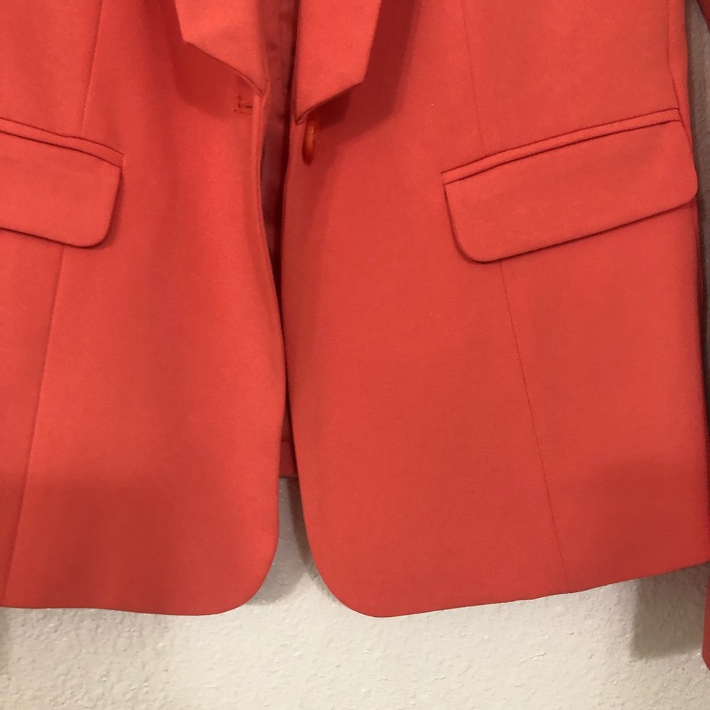 Guess coral silk look single button modern streamlined slim blazer. Size 6 - Picture 11 of 14